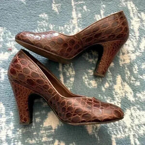 Vintage 1940s genuine alligator heels for tiny feet